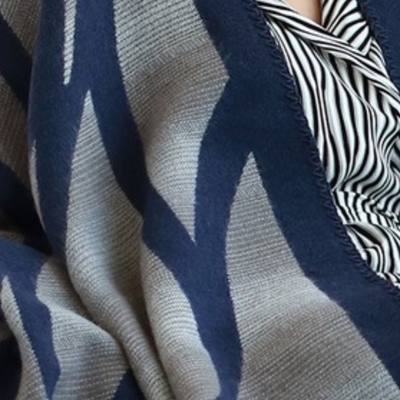 NWT Soft Woven Ruana Poncho Wrap - Picture 6 of 7